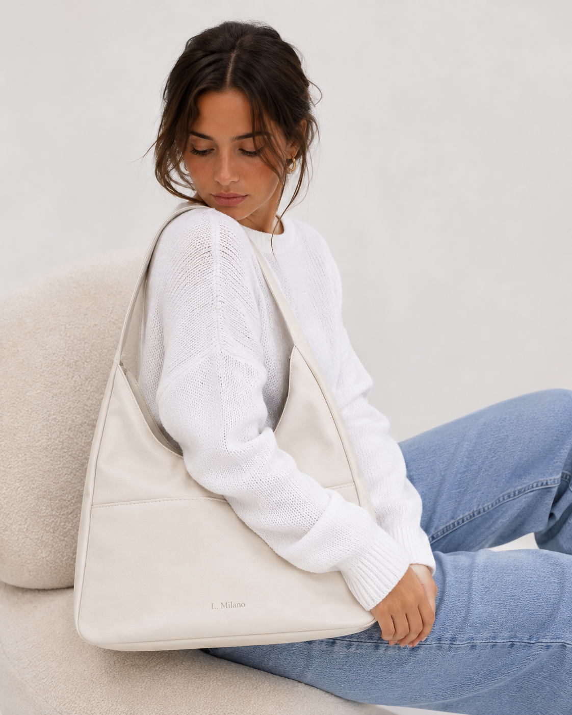 Bolso Milano en beige, sentada