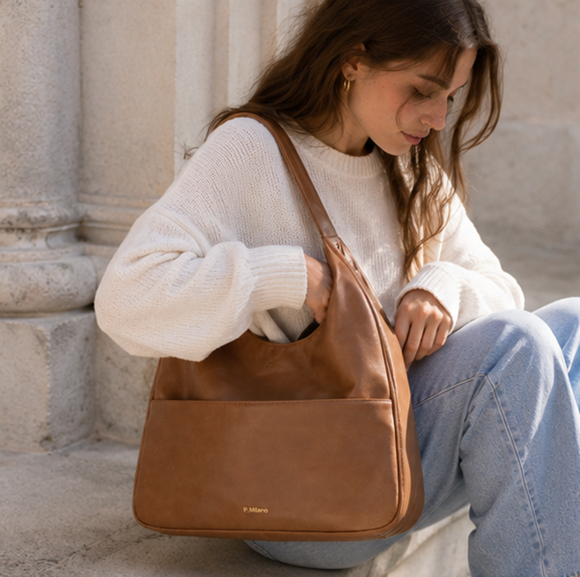 Bolso Milano en marrón terracota, sentada