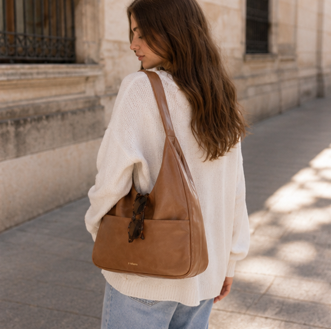 Bolso Milano en marrón terracota, de espaldas